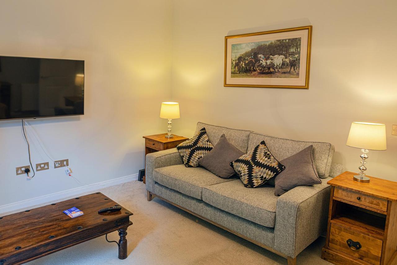 Hedgefield House - Serene Top Floor Flat Інвернесс Екстер'єр фото
